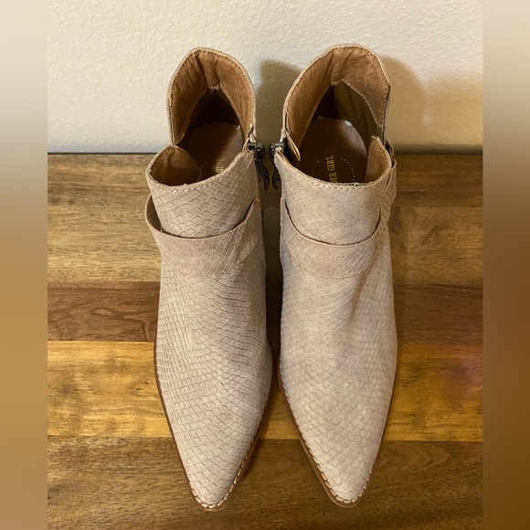 Nude leather snakeskin bootie - Picture 2 of 4